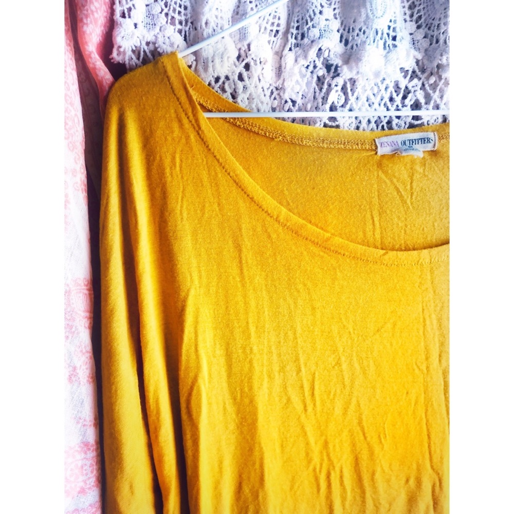 ✖️SOLD✖️ Yellow Flowy Bell Sleeves Fitted Blouse - Picture 3 of 6